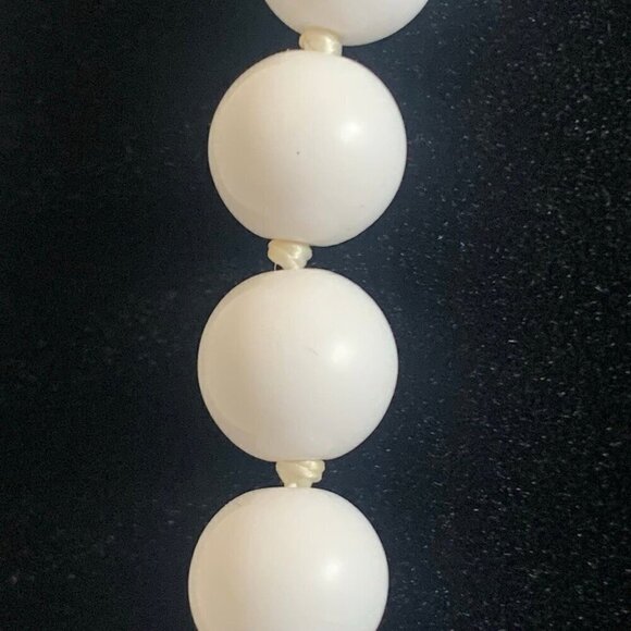 Vintage 60s White Beaded Hand Knotted Necklace - Picture 3 of 10